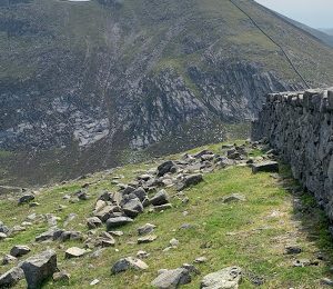 Slieve Bearnagh Montanha para turismo na Irlanda do Norte Reino Unido