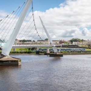 The Peace Bridge Ponte em Derry na Irlanda do Norte Reino Unido